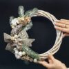 новогодний венок праздничный, декоративный новогодний венок, венок для декора 30 см, новогодний венок с шишками, венок из искусственной хвои, праздничный венок на дверь, новогодний декор для дома, декоративный венок с бантом, украшение для новогоднего интерьера, рождественский венок с блестками, новогодний венок ручной работы, венок с искусственным снегом, святковий новорічний вінок, декоративний новорічний вінок, вінок для декору 30 см, новорічний вінок з шишками, вінок зі штучної хвої, святковий вінок на двері, новорічний декор для дому, декоративний вінок з бантом, прикраса для новорічного інтер’єру, різдвяний вінок з блискітками, новорічний вінок ручної роботи, вінок зі штучним снігом
