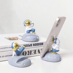 подставка космонавт золотой шлем, космонавт подставка для телефона 6.5x6x7, декоративная подставка с золотым шлемом, стильная подставка для телефона космонавт, держатель телефона космонавт золотой шлем, космонавт аксессуар для гаджетов, оригинальная подставка для телефона космонавт, подставка полистоун космонавт золотой, космонавт с золотыми акцентами для телефона, декоративный держатель телефона полистоун, подставка для телефона с золотым шлемом, держатель для телефона космонавт полистоун, підставка космонавт золотий шолом, космонавт підставка для телефону 6.5x6x7, декоративна підставка із золотим шоломом, стильна підставка для телефону космонавт, тримач телефону космонавт золотий шолом, космонавт аксесуар для гаджетів, оригінальна підставка для телефону космонавт, підставка полістоун космонавт золотий, космонавт із золотими акцентами для телефону, декоративний тримач телефону полістоун, підставка для телефону із золотим шоломом, тримач для телефону космонавт полістоун