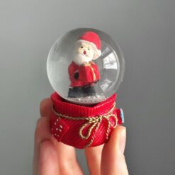 новогодний снежный мини-шар 7 см, снежный шар с Санта Клаусом, шар со снеговиком и ёлкой, миниатюрный снежный шар, декор снежный шар 7 см, сувенир шар на Новый год, шар с новогодними фигурками, снежный шар с эффектом снегопада, маленький шар для декора, снежный шар с ёлкой, новорічний сніжний міні-шар 7 см, сніжна куля з Санта Клаусом, куля зі сніговиком та ялинкою, мініатюрна сніжна куля, декор сніжна куля 7 см, сувенір куля на Новий рік, куля з новорічними фігурками, сніжна куля з ефектом снігопаду, маленька куля для декору, сніжна куля з ялинкою