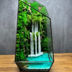 Флорариум с мхом и водопадом